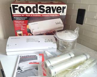 FoodSaver Vac 750 Vacuum Sealing System with Canister, Bags & Manual