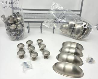 Brushed Nickel Cabinet Hardware Lot – 44 Knobs, 16 Cup Pulls & Over-Door Clothes Rack