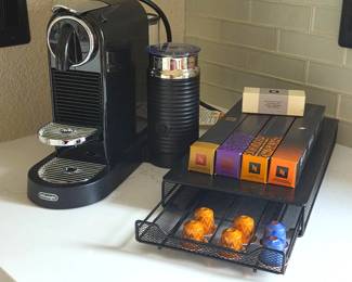 Nespresso De’Longhi Espresso Machine with Aeroccino Milk Frother, Pod Storage & Capsules