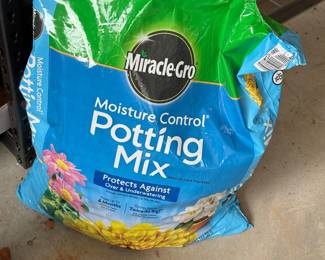 potting mix, miracle grow