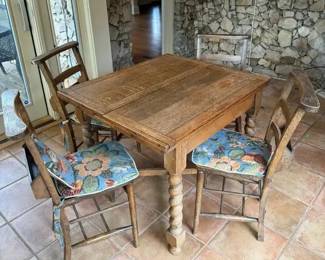 Vintage Expandable Oak Table  4 Chairs