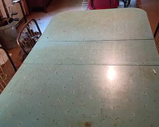 Turquoise blue vintage table w/leaf &4 chairs