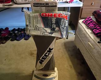 Oreck XL vacuum cleaner &bags
