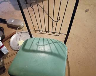 Turquoise blue vintage table w/leaf &4 chairs