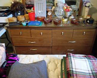 DREXEL Profile (4 pieces) Dresser-vanity dresser w/mirror & bookcase headboard