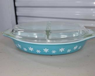 Vintage 1960 snow flake Pyrex divide casserole dish