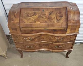 Beautiful short secretary chest