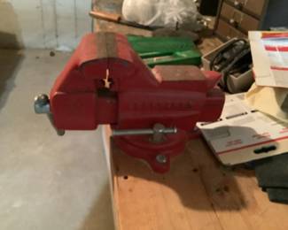 Red Vise