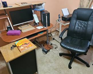 Desk/Computer/Chair