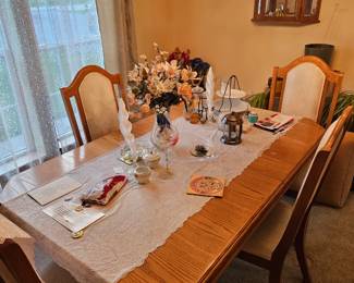 Dining Room Table & Chairs