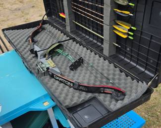Darton Bow w/ Case and Arrrows