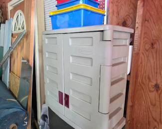 Plastic Shelf Unit on Casters (Beige)