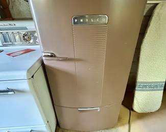 Vintage Philco Refrigerator – Mid-Century Rounded Design