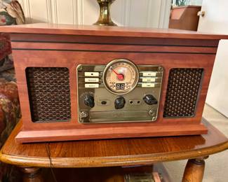 Retro-Style Wood Tabletop Radio / CD Player