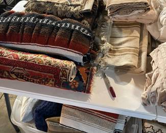 blankets/ bedding/ rugs