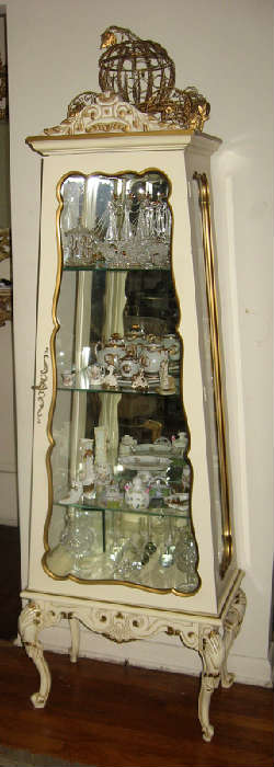 Lighted curior cabinet with 3 glass shelves