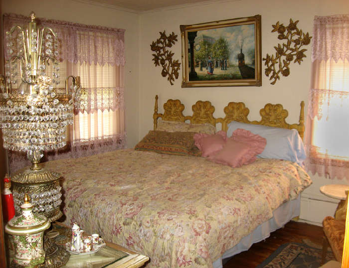 Kind size bedroom set