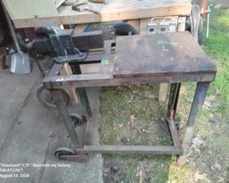 Movable Metal Rack with huge dog vice