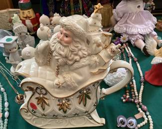 Lenox tea pot