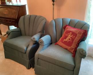 Like new chairs