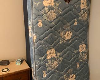 TWIN SIZE MATTRESS SET