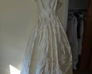 Prisceilla's of Boston, with veil...