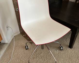 Arper Catifa 46 office chair featuring a white and red bi-color shell and polished metal swivel base with casters