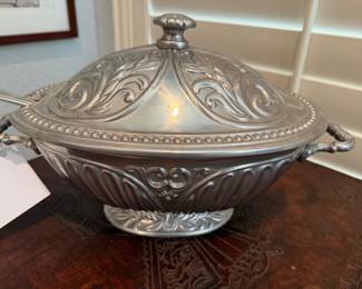 Lenox soup toureen
