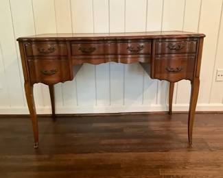 09 Sligh Ladies Desk