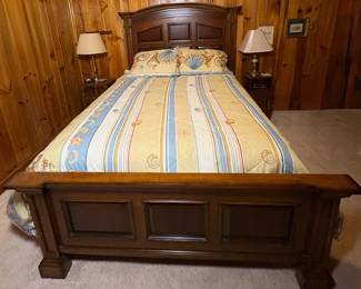 Wood Queen Bed With Two Nightstands And Two Lamps