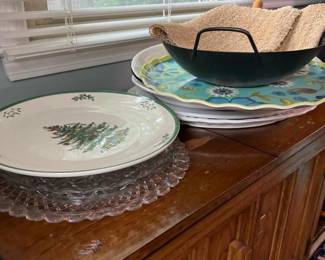 131 assortedtraysandplatters