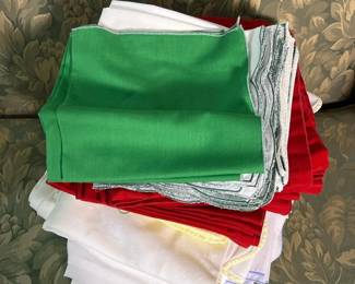 041 assortedvintageandembroiderednapkins
