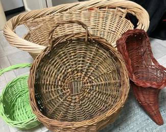 204 assortedwovenbasketslot