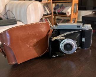 028 vintagekodaktouristiifoldingcamera