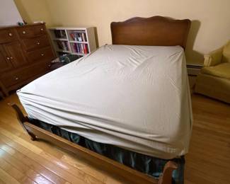 254 woodenqueenbedframewithcurvedheadb