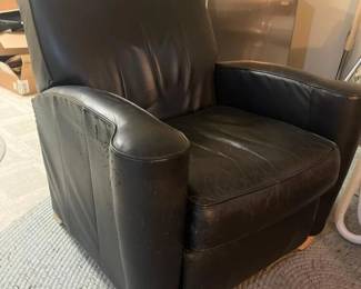 193 lazboyclassicsblackleatherarmchair