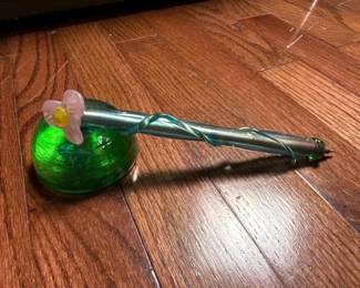 361 glassflowerpenwithgreenstand