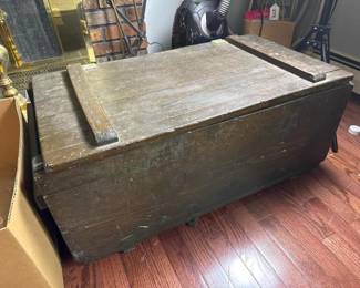 037 woodenstoragechestwithhingedlid