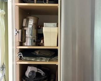 167 assortedkitchenwarecrockpotandbakin