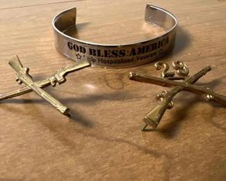 148 crossedriflesinfantryinsigniapinsbr