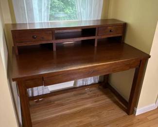 330 woodendeskwithhutchandpulloutdraw