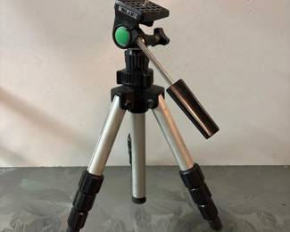 038 slik450gadjustabletripod