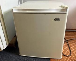 055 avantiminifridge