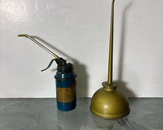040 twovintagemetaloilcans
