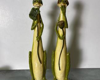 270 pairofwhimsicalfrogfigurines