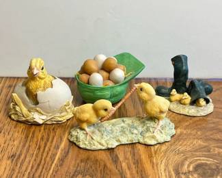 017 lowelldavisschmidfarmchickfigurines