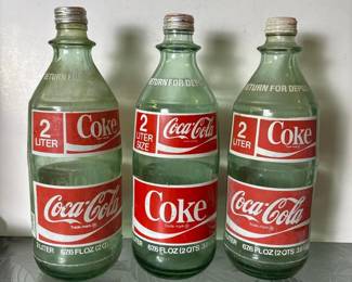 267 threevintagecocacola2literglassbo