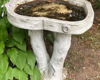 295 concretegardenbirdbathwithfauxwood
