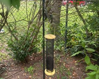 095 audubontubestylemeshbirdfeederwbl