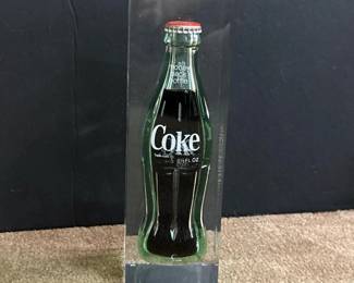 166 cocacolacokebottlelucitedisplaypie